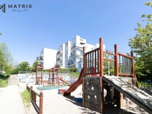 Pronájem bytu 1+kk, Praha - Řeporyje, Wiesenthalova, 42 m2