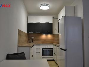 Prodej bytu 1+kk, Cerhenice, Za Cukrovarem, 37 m2