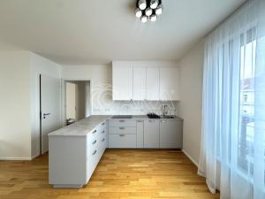 Pronájem bytu 3+kk, Praha, Seifertova, 80 m2