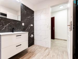 Pronájem bytu 2+kk, Třebíč, Karlovo nám., 58 m2