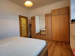 Pronájem bytu 2+kk, Praha - Libeň, Českomoravská, 59 m2