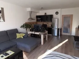 Prodej bytu 1+kk, Strančice, Náměstí Emila Kolbena, 37 m2