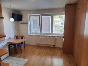 Pronájem bytu 1+kk, Praha - Horní Měcholupy, Padovská, 27 m2