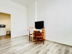 Prodej bytu 2+1, Králův Dvůr, Plzeňská, 33 m2