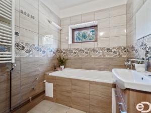 Prodej bytu 2+1, Chvaletice, Československé armády, 48 m2