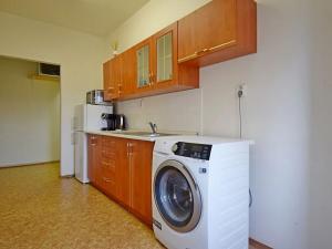 Pronájem kanceláře, Praha - Letňany, Toužimská, 73 m2