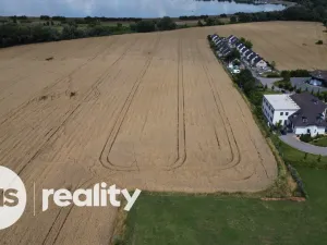 Prodej pole, Milovice, 3519 m2