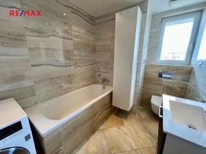 Pronájem bytu 4+kk, Praha - Horní Měcholupy, Modenská, 104 m2