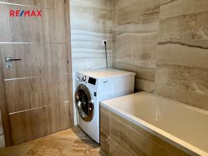 Pronájem bytu 4+kk, Praha - Horní Měcholupy, Modenská, 104 m2