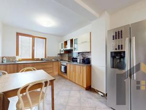 Prodej kanceláře, Praha - Hostivař, Hornoměcholupská, 537 m2