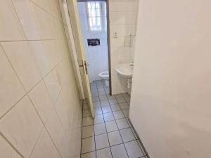 Pronájem obchodního prostoru, Praha - Strašnice, Nad Primaskou, 137 m2