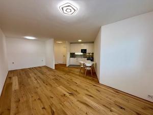 Pronájem bytu 1+kk, Praha, Libušská, 50 m2