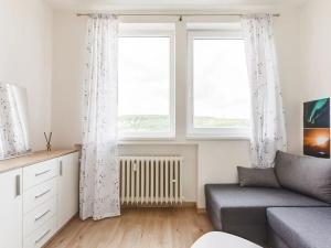Pronájem bytu 2+kk, Praha - Jinonice, Peroutkova, 32 m2