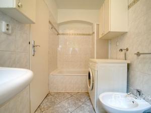 Pronájem bytu 1+1, Dalovice, Pod Parkem, 32 m2