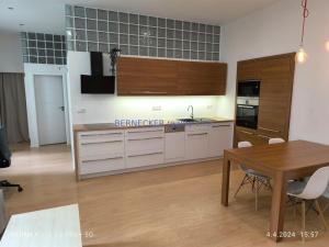 Pronájem bytu 2+kk, Hradec Králové, třída Karla IV., 57 m2