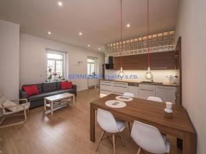Pronájem bytu 2+kk, Hradec Králové, třída Karla IV., 57 m2