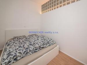 Pronájem bytu 2+kk, Hradec Králové, třída Karla IV., 57 m2