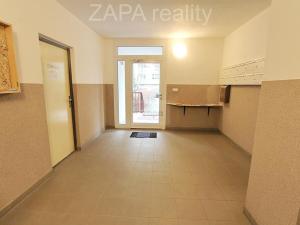 Pronájem bytu 2+kk, Praha - Hostivař, Bělinského, 35 m2