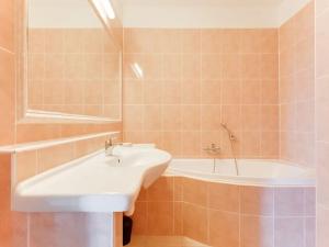 Prodej bytu 2+kk, Praha, Peroutkova, 53 m2