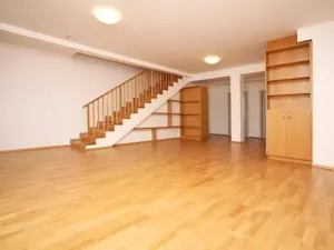 Pronájem bytu 4+kk, Praha - Smíchov, Štefánikova, 147 m2