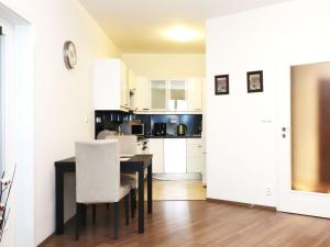 Pronájem bytu 2+kk, Praha - Letňany, Pavla Beneše, 59 m2