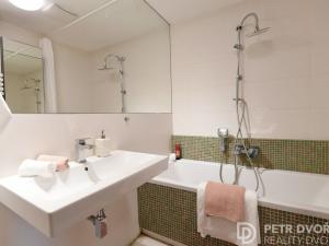 Pronájem bytu 3+kk, Praha - Vinohrady, Záhřebská, 68 m2