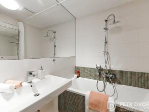 Pronájem bytu 3+kk, Praha - Vinohrady, Záhřebská, 68 m2