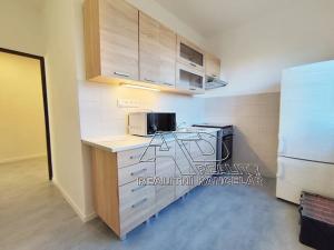 Pronájem bytu 2+kk, Praha, Na Petřinách, 50 m2