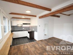 Pronájem bytu 1+kk, Praha - Žižkov, Biskupcova, 29 m2