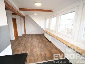 Pronájem bytu 1+kk, Praha - Žižkov, Biskupcova, 29 m2