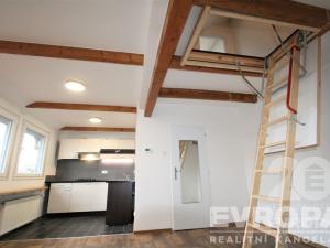 Pronájem bytu 1+kk, Praha - Žižkov, Biskupcova, 29 m2