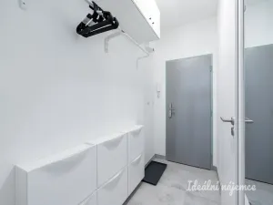 Pronájem bytu 1+kk, Praha - Kyje, Za černým mostem, 24 m2