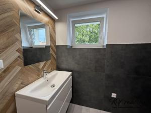 Prodej bytu 2+1, Vsetín, U Hřiště, 54 m2