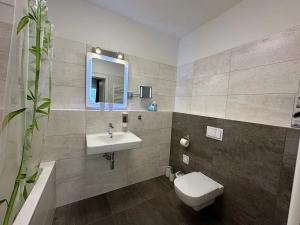 Pronájem bytu 2+kk, Praha - Karlín, U Mlýnského kanálu, 58 m2