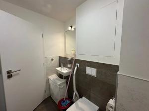 Pronájem bytu 2+kk, Praha - Karlín, U Mlýnského kanálu, 58 m2