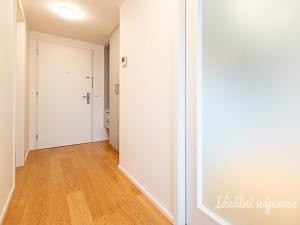 Pronájem bytu 2+kk, Praha, Luciana Blagy, 54 m2