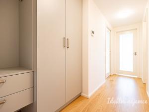 Pronájem bytu 2+kk, Praha, Luciana Blagy, 54 m2