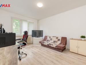 Prodej bytu 3+1, Ostrov, Kollárova, 69 m2