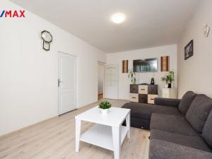 Prodej bytu 3+1, Ostrov, Kollárova, 69 m2