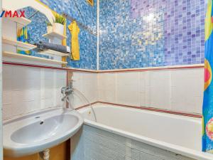 Prodej bytu 3+1, Ostrov, Kollárova, 69 m2