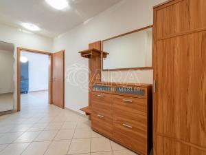 Pronájem bytu 2+kk, Praha - Vysočany, Jana Přibíka, 64 m2
