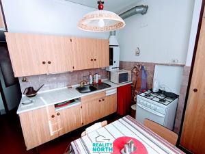 Prodej bytu 2+1, Hostinné, Sídliště, 45 m2