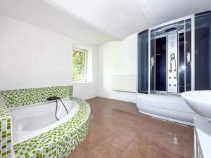 Prodej rodinného domu, Hora Svatého Šebestiána, 150 m2