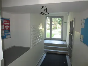 Pronájem bytu 1+kk, Praha - Háje, Brechtova, 29 m2