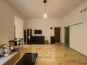 Pronájem bytu 1+kk, Praha - Karlín, Pernerova, 32 m2
