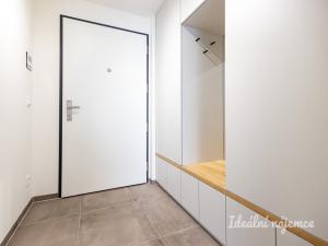 Pronájem bytu 1+kk, Praha - Modřany, Mezi vodami, 41 m2