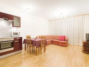 Pronájem bytu 2+kk, Praha - Holešovice, Varhulíkové, 58 m2