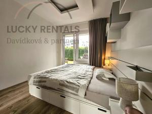 Pronájem bytu 2+kk, Praha - Hloubětín, Granitova, 52 m2