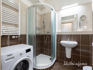 Pronájem bytu 1+kk, Praha - Kyje, Farkašova, 31 m2