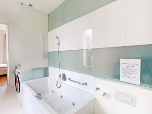 Pronájem bytu 4+1, Praha - Nové Město, Mezibranská, 111 m2